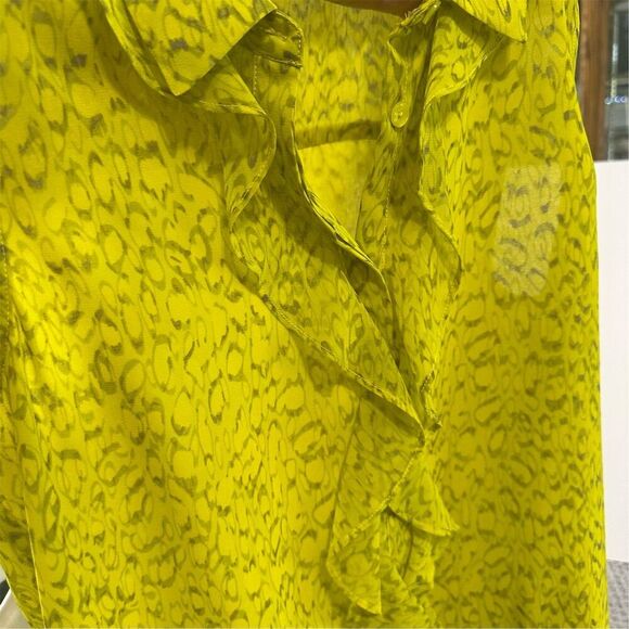 CAbi Women's XS Yellow Animal Print Sleeveless Blouse Ruffle Detail - Picture 3 of 5